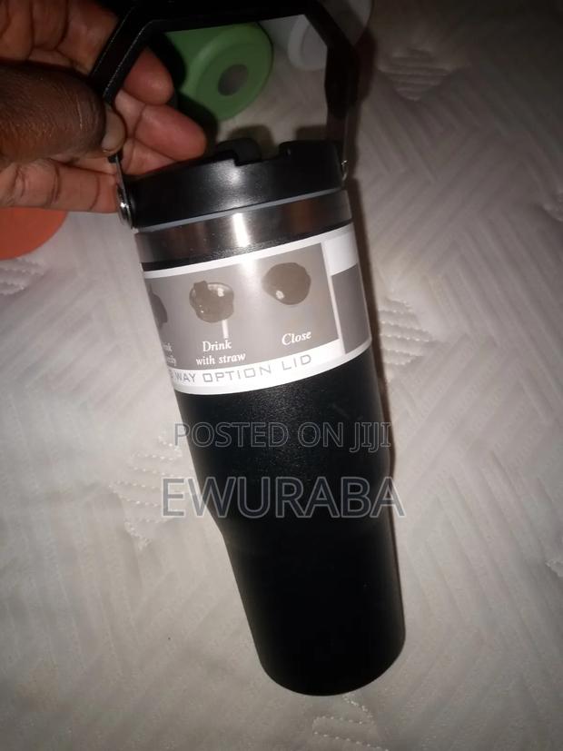 Vacuum Flask With Handle · Photo 4