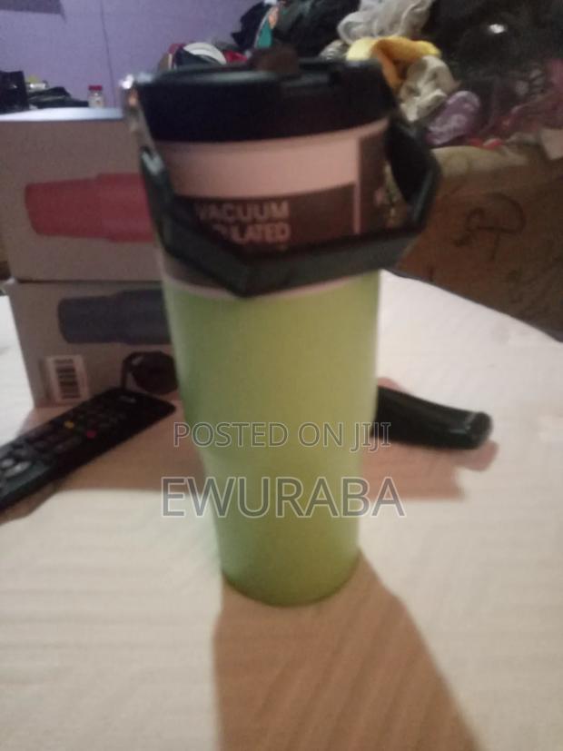 Vacuum Flask With Handle · Photo 6