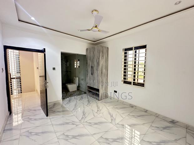 3bdrm Townhouse / Terrace in School Junction, Ashaley Botwe for rent · Photo 4