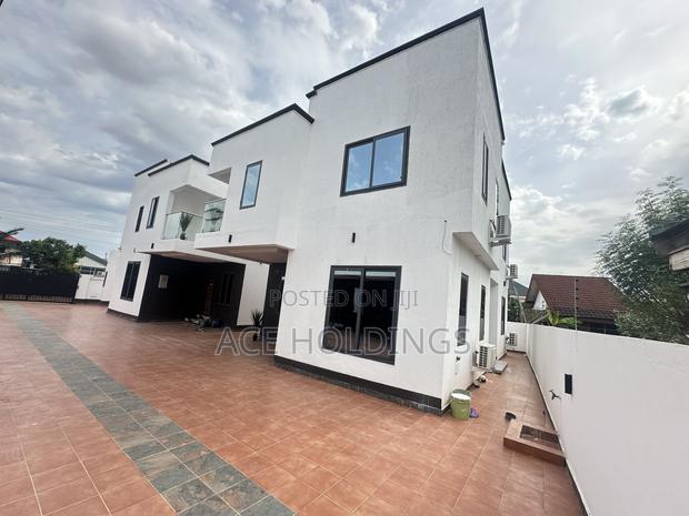 3bdrm Townhouse / Terrace in School Junction, Ashaley Botwe for rent · Photo 1