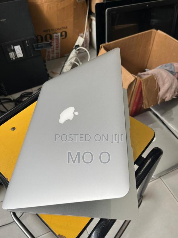 Laptop Apple MacBook Air 2015 4GB Intel Core I5 SSD 256GB · Photo 2