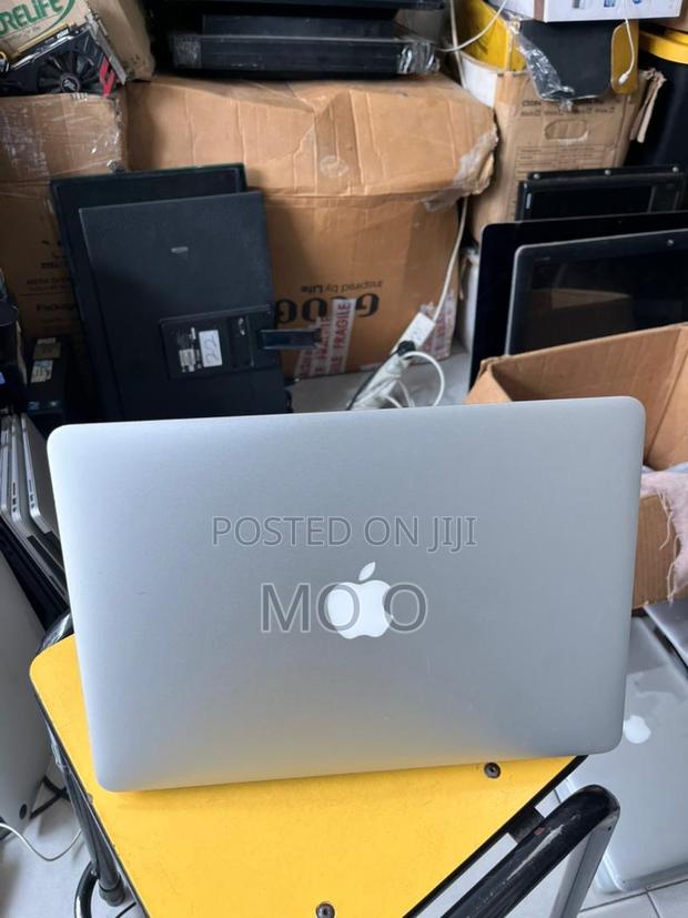 Laptop Apple MacBook Air 2015 4GB Intel Core I5 SSD 256GB · Photo 4