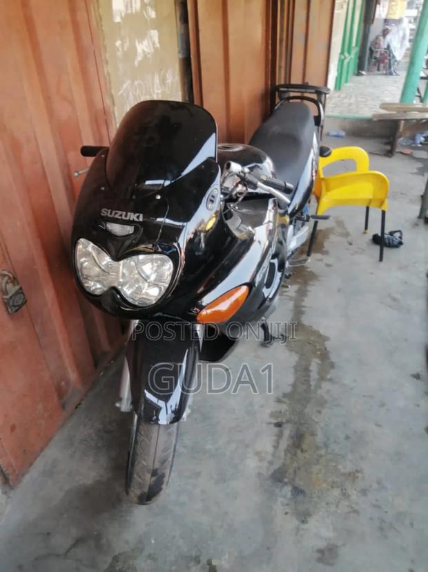 Suzuki 750 2012 Black · Photo 1