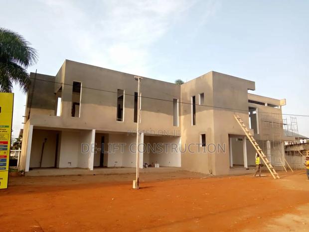 Are You Looking for a Building Contractor? · Photo 2