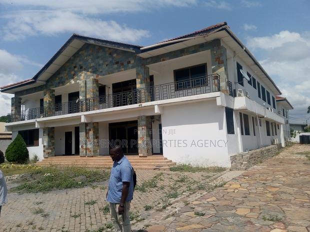 18bdrm House in Tema Community10 for sale · Photo 1