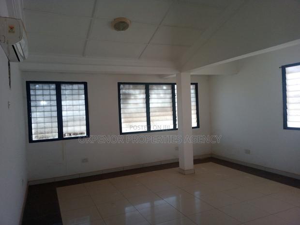 18bdrm House in Tema Community10 for sale · Photo 3
