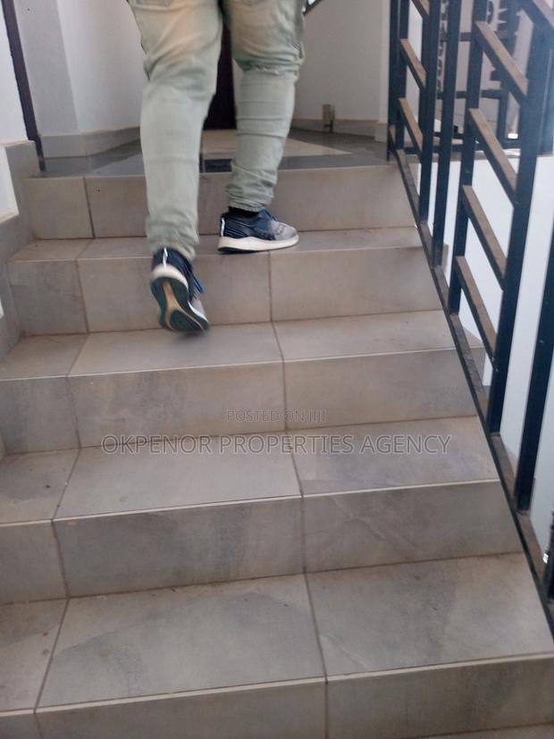 18bdrm House in Tema Community10 for sale · Photo 7