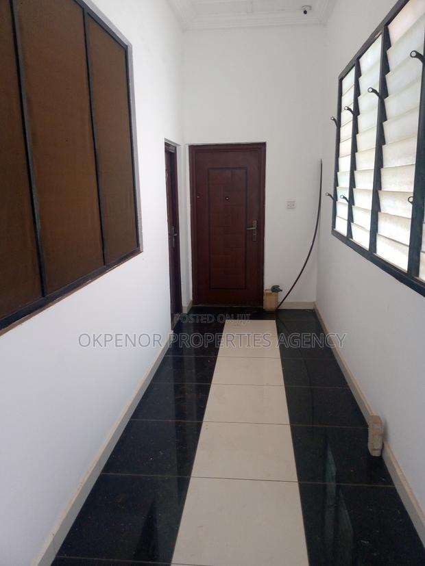 18bdrm House in Tema Community10 for sale · Photo 8