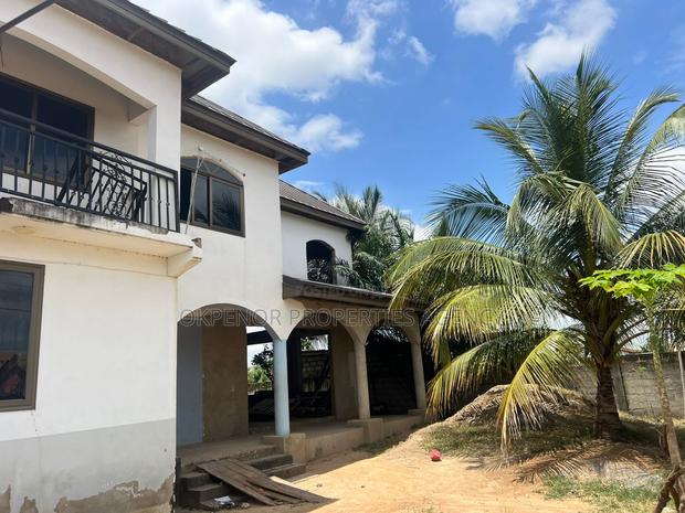 7bdrm House in Afienya, Tema Metropolitan for sale · Photo 1