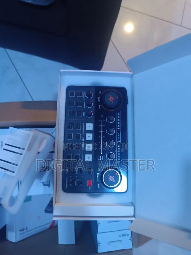 Luucco Mi-2 Audio Interface With Mixer and Sound Card · Photo 3