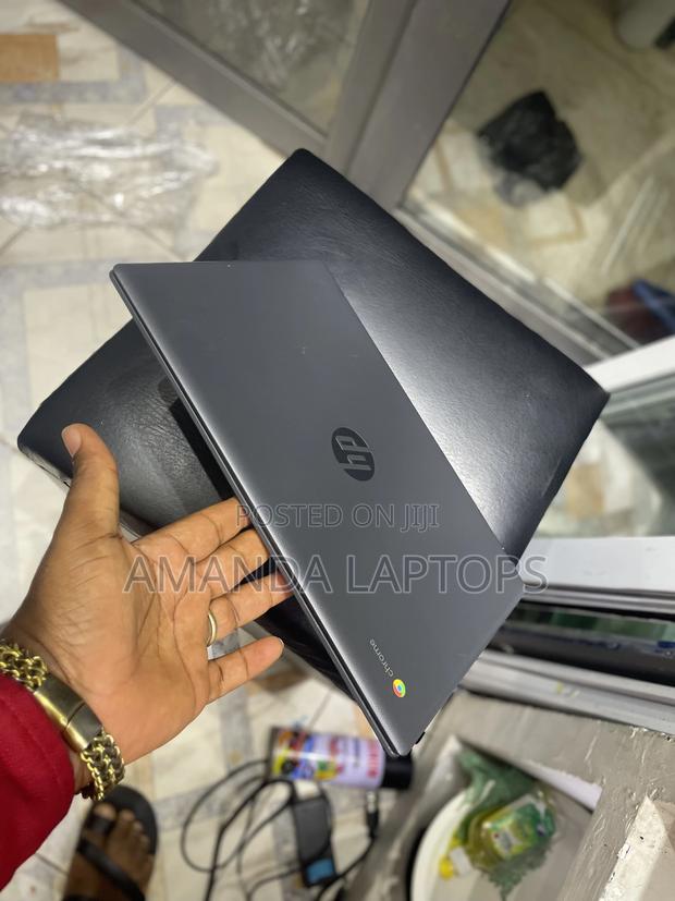 Laptop HP 15-Dy1032wm 4GB Intel Celeron SSD 32GB · Photo 1