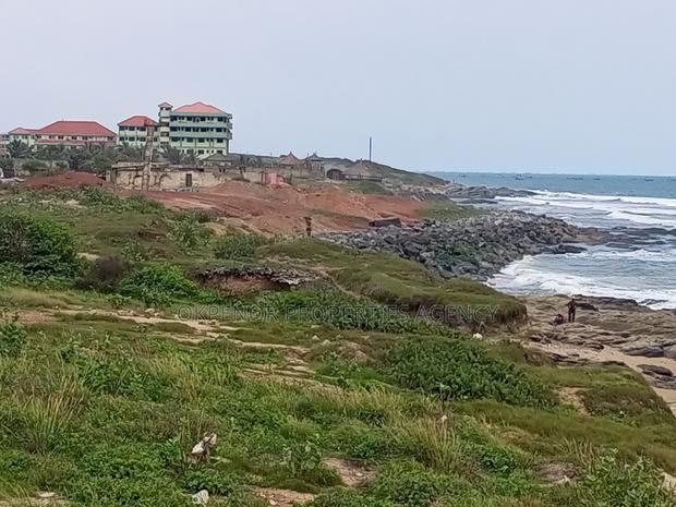Beachfront of Land for Sale at Teshie · Photo 5