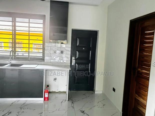 2bdrm Apartment in Hfc Estates, Baatsona Total for rent · Photo 7