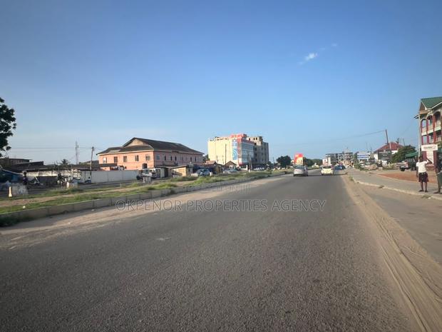Roadside Land for Sale at Botwe · Photo 1