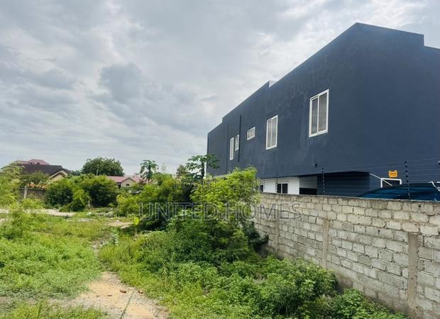 1 and Half Plot for Sale at Adjiriganor · Photo 4