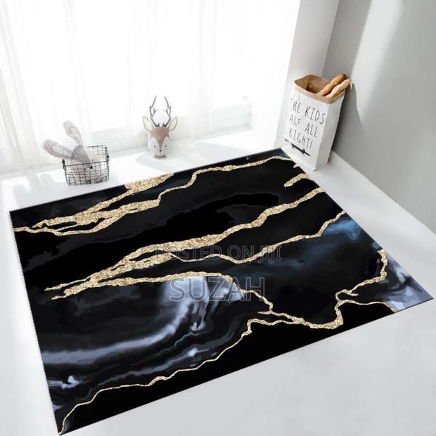 Large and Medium Size Beautiful Rug · Photo 1