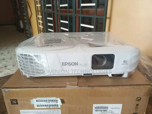 Epson Eb E12 Projector · Photo 1