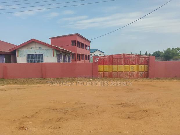 9bdrm House in Dawhenya Tema for sale · Photo 2