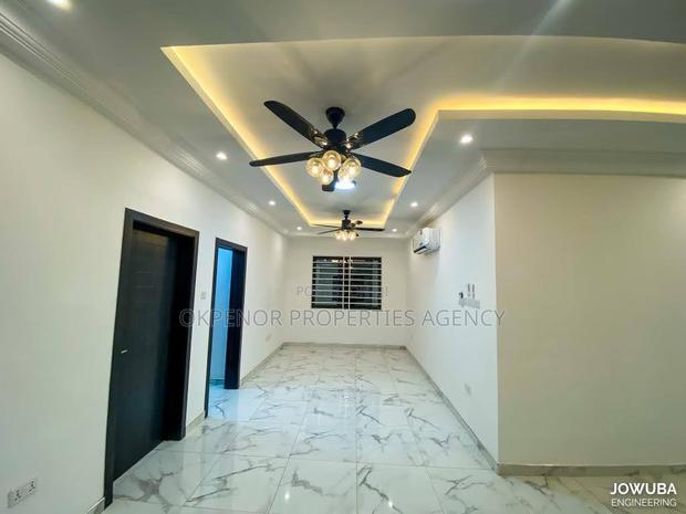 Property for Sale at Ridge · Photo 2