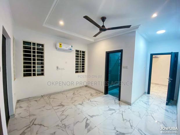 Property for Sale at Ridge · Photo 3