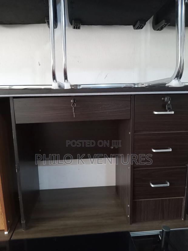 Office Table for Your Secretary · Photo 1