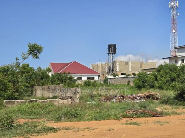Exciting Titled Plots< Prampram · Photo 2