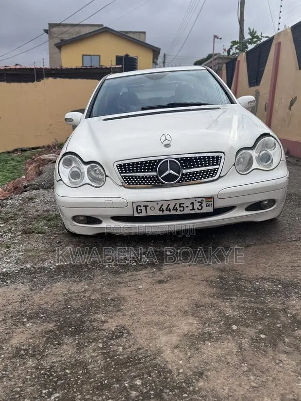 Mercedes-Benz C250 2002 White · Photo 1
