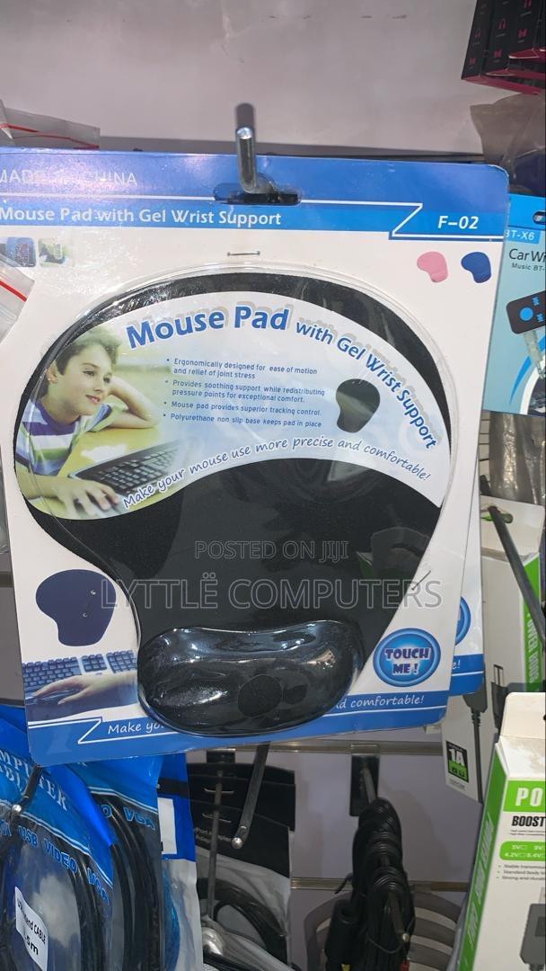 Mouse Pad With Gel Wrist Support · Photo 1