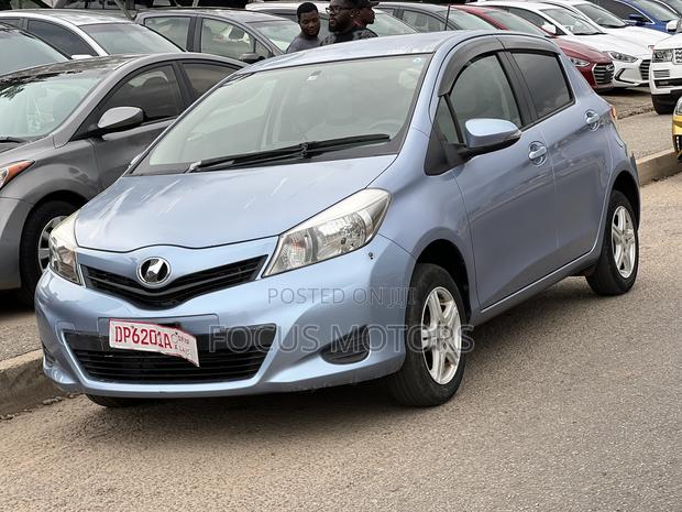 Toyota Vitz 2013 Blue · Photo 3