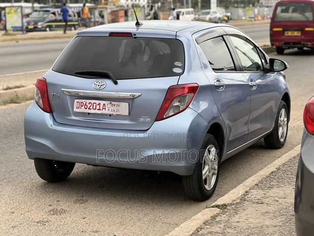 Toyota Vitz 2013 Blue · Photo 6