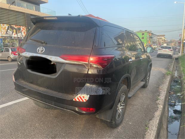 Toyota Fortuner 2.4 D RWD 2021 Black · Photo 5