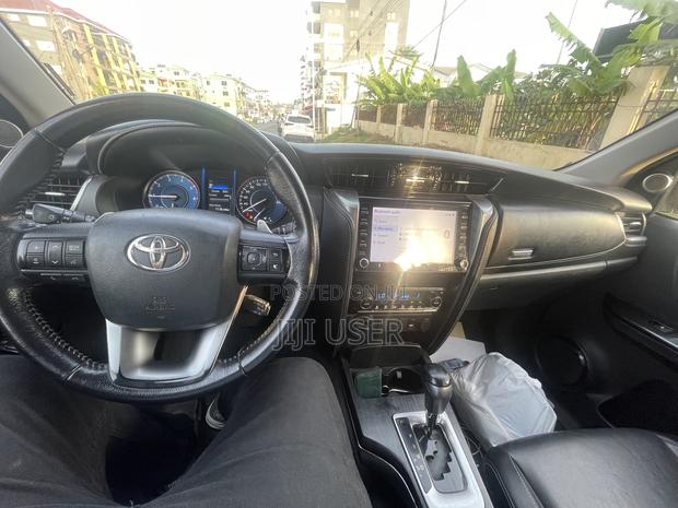 Toyota Fortuner 2.4 D RWD 2021 Black · Photo 8