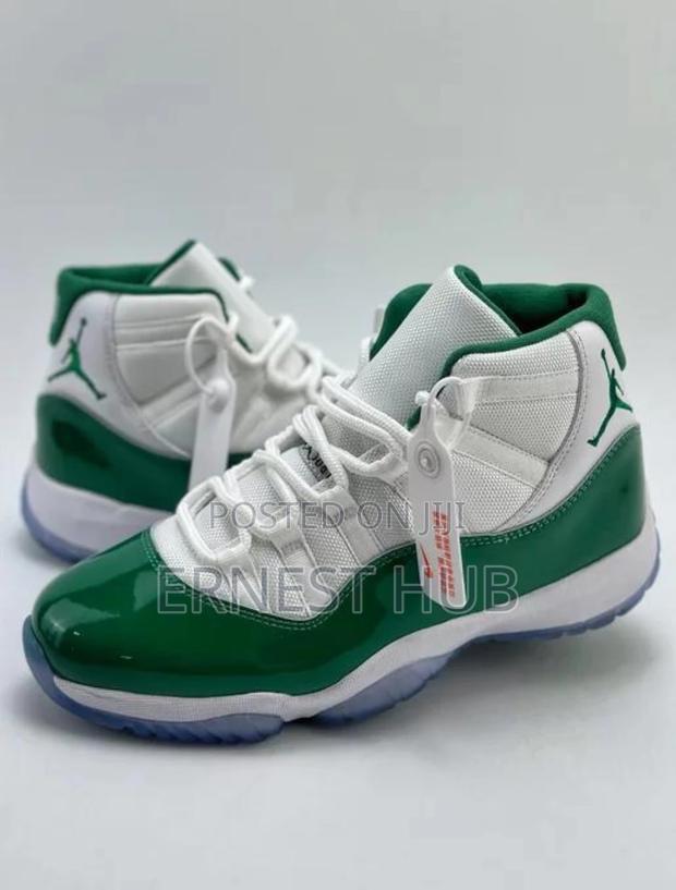 Original Air Jordan 11 · Photo 4