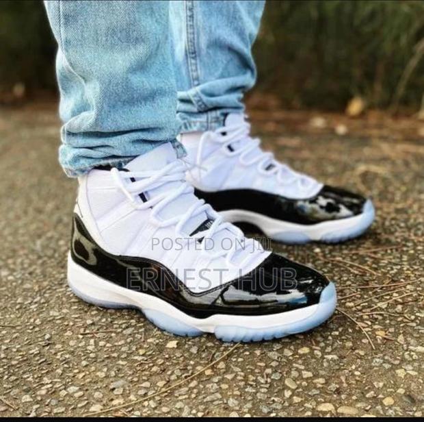 Original Air Jordan 11 · Photo 2