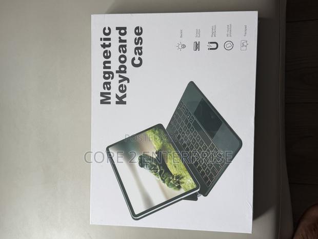 10th and 11th Generation iPad Magickeyboard · Photo 1