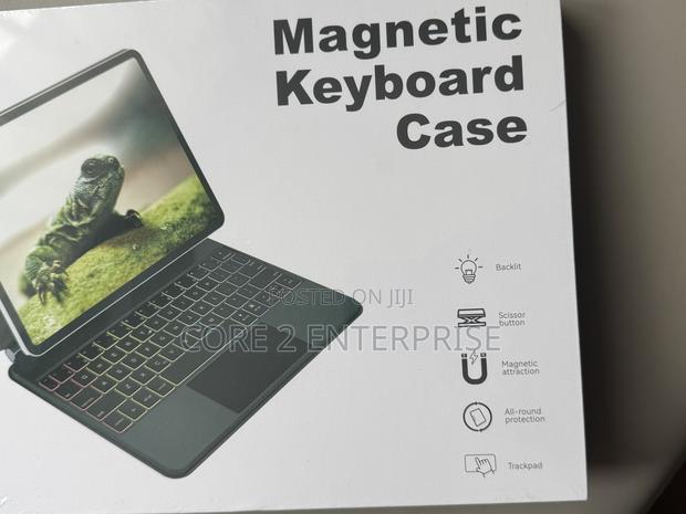 10th and 11th Generation iPad Magickeyboard · Photo 2