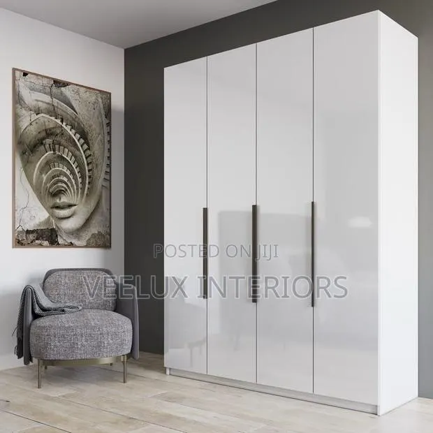 High-Gloss Wardrobe Interior Design for Glamorous Spaces · Photo 1