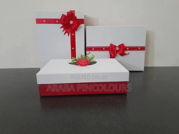 Val's Gift Box · Photo 1