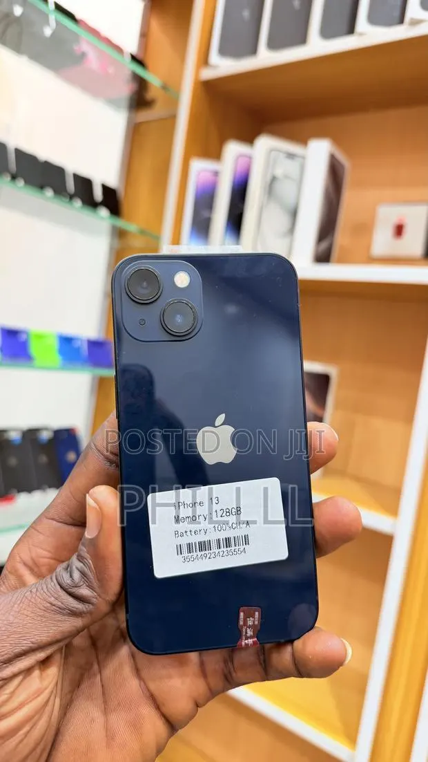 Apple iPhone 13 128 GB Black · Photo 1