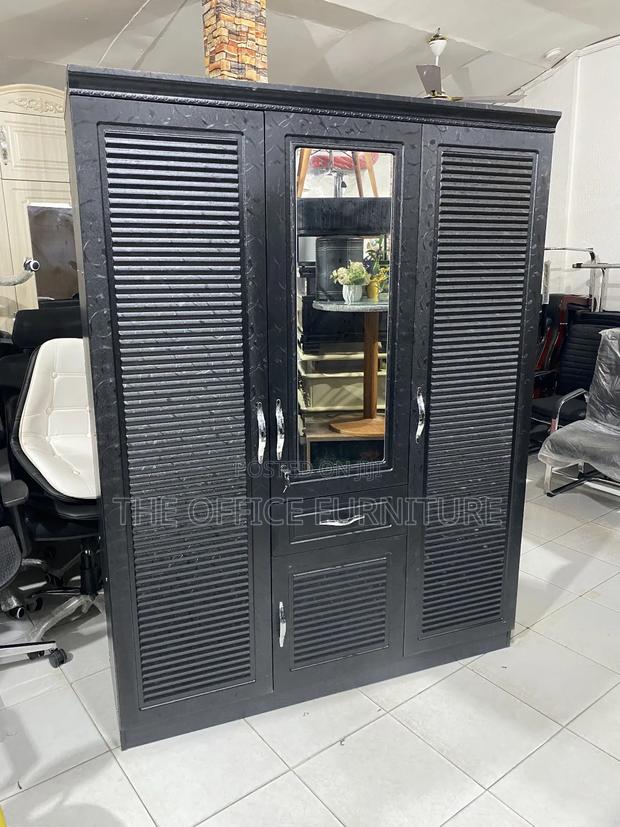Quality Black Wardrobe (3 Doors) · Photo 1