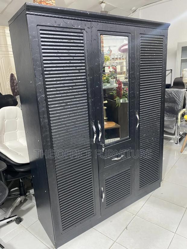 Quality Black Wardrobe (3 Doors) · Photo 2