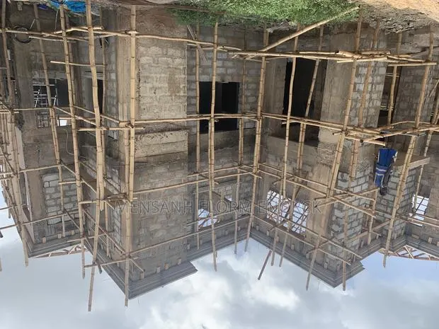 Building House · Photo 1