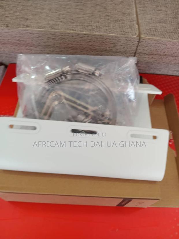Dahua Pole Mount Bracket · Photo 2