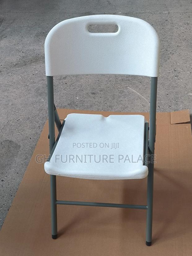 Folded Chair for Sale · Photo 1