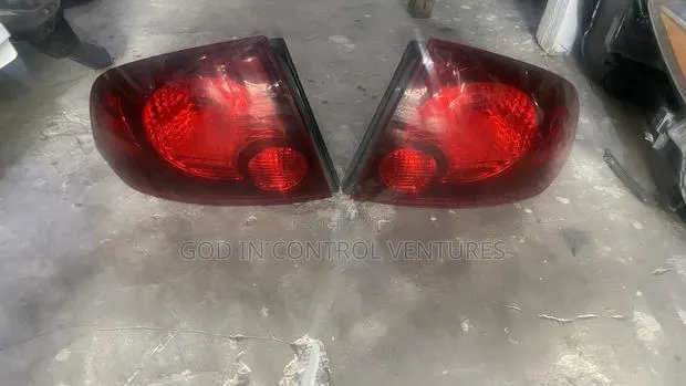 Nissan Sentra 2005 Tail Light · Photo 1