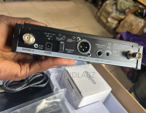 Shure Slx4 Professional Wireless Microphone · Photo 5
