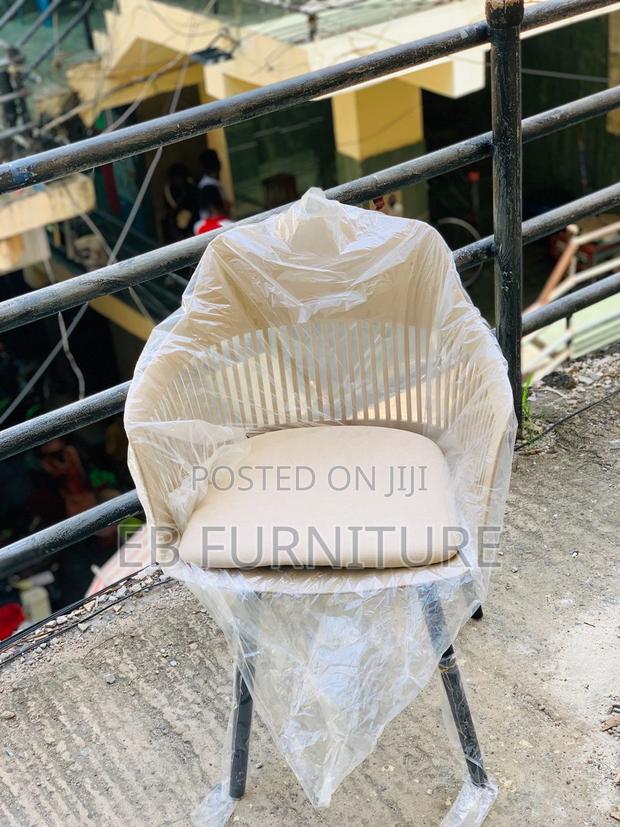 Hard Plastic Garden Chair · Photo 4