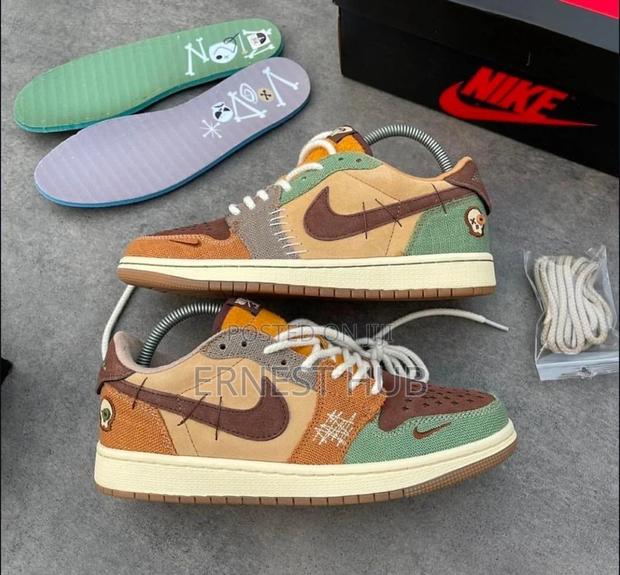 Air Jordan 1 Low Voodoo · Photo 2