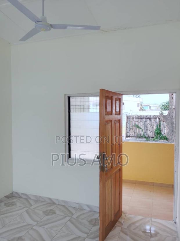 4bdrm House in Teshie Estate for rent · Photo 8