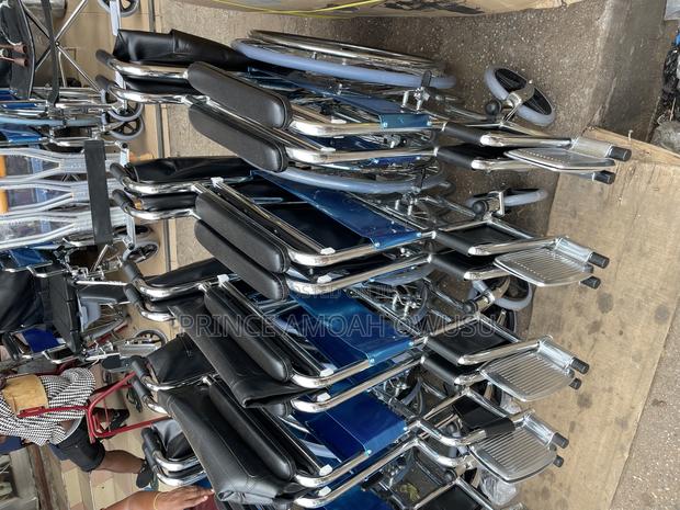 Standard Wheelchair · Photo 2